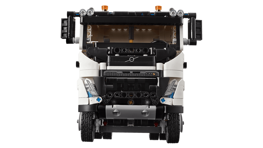 Camion Volvo FMX et pelleteuse électrique EC230