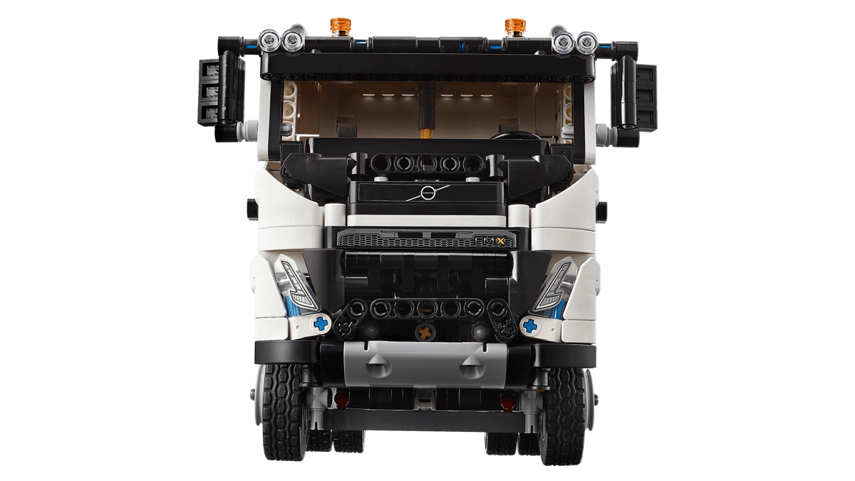 Camion Volvo FMX et pelleteuse électrique EC230